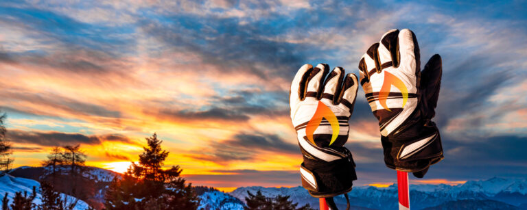6 Best Heated Ski Gloves 2023