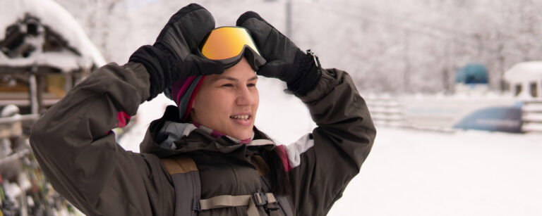 How To Keep Ski Goggles From Fogging - Feature Image